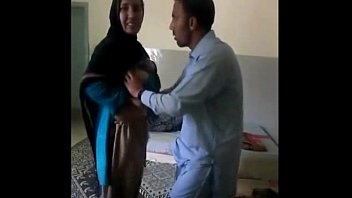 Pakistani Bhavi And Neighour Quick Masti in bedroom - Wowmoyback