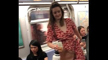 THICK WHITE GIRL ON NYC TRAIN