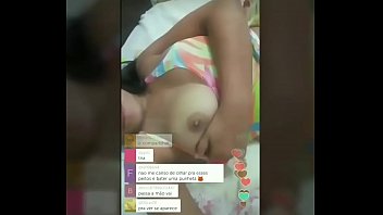 @geisi25 estava muito excitada e resolveu mostrar os seios no Periscope | AO VIVO