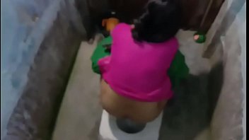 Desi girl toilet recording