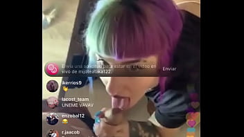 Española cogiendo en directo Instagram.