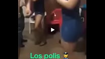 VENEZOLANAS BAILANDO CON POLICIASS PERUANOS ANTE DE SER CULEADAS