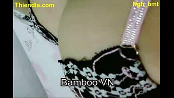 Chat & len giuong khoang cach rat gan - Viet